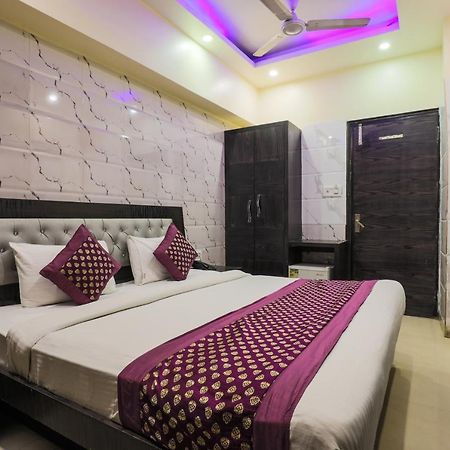 Hotel Guruvas Inn "Vaccinated Staff" New Delhi Exterior foto