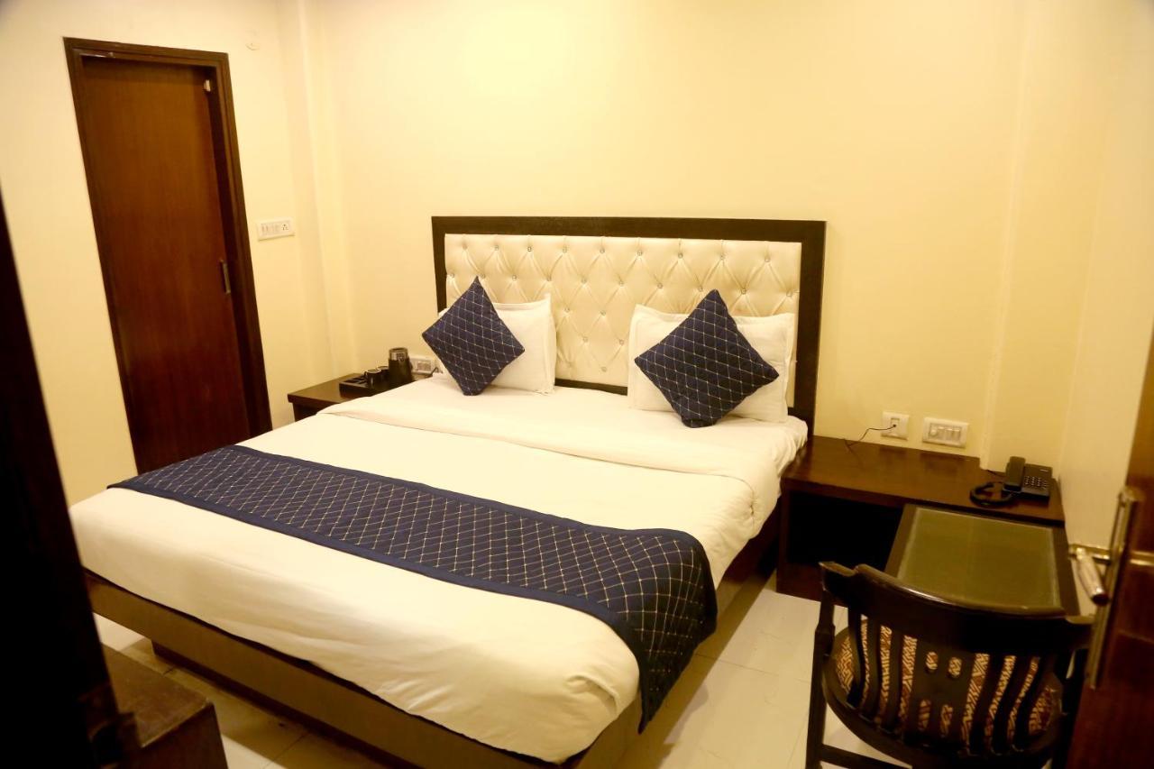 Hotel Guruvas Inn "Vaccinated Staff" New Delhi Exterior foto