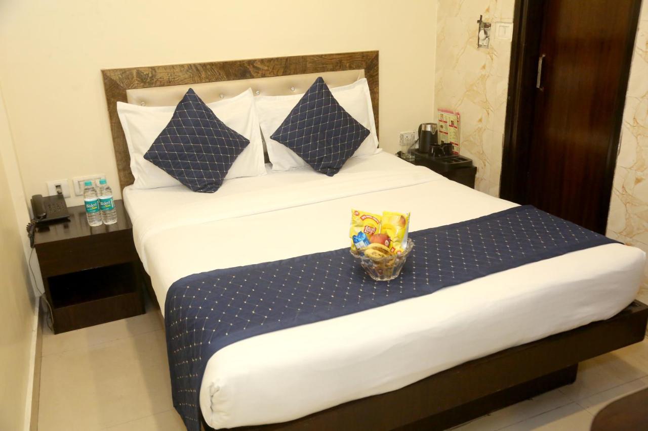 Hotel Guruvas Inn "Vaccinated Staff" New Delhi Exterior foto
