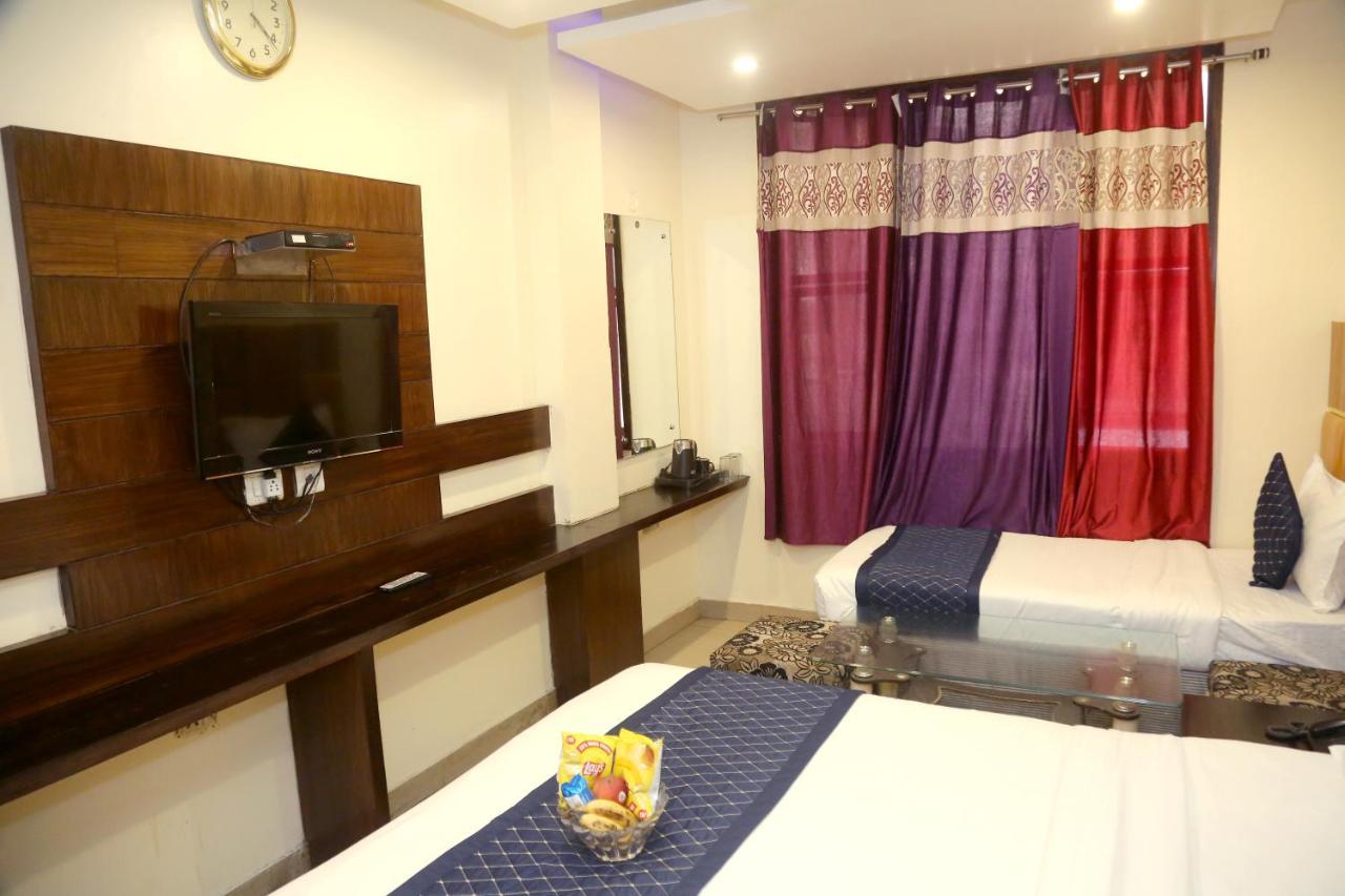 Hotel Guruvas Inn "Vaccinated Staff" New Delhi Exterior foto