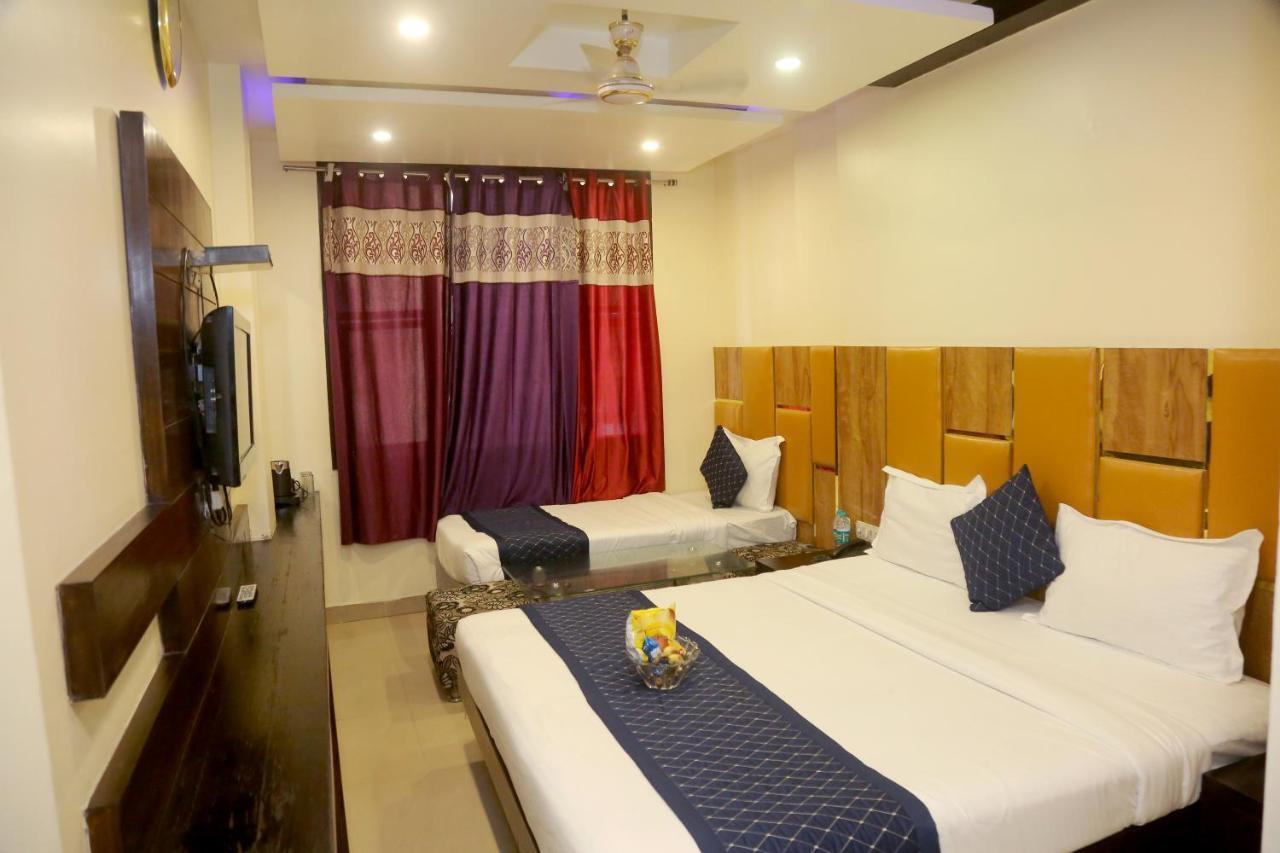 Hotel Guruvas Inn "Vaccinated Staff" New Delhi Exterior foto