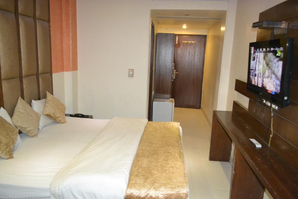 Hotel Guruvas Inn "Vaccinated Staff" New Delhi Exterior foto
