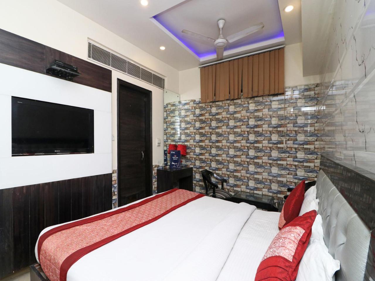 Hotel Guruvas Inn "Vaccinated Staff" New Delhi Exterior foto