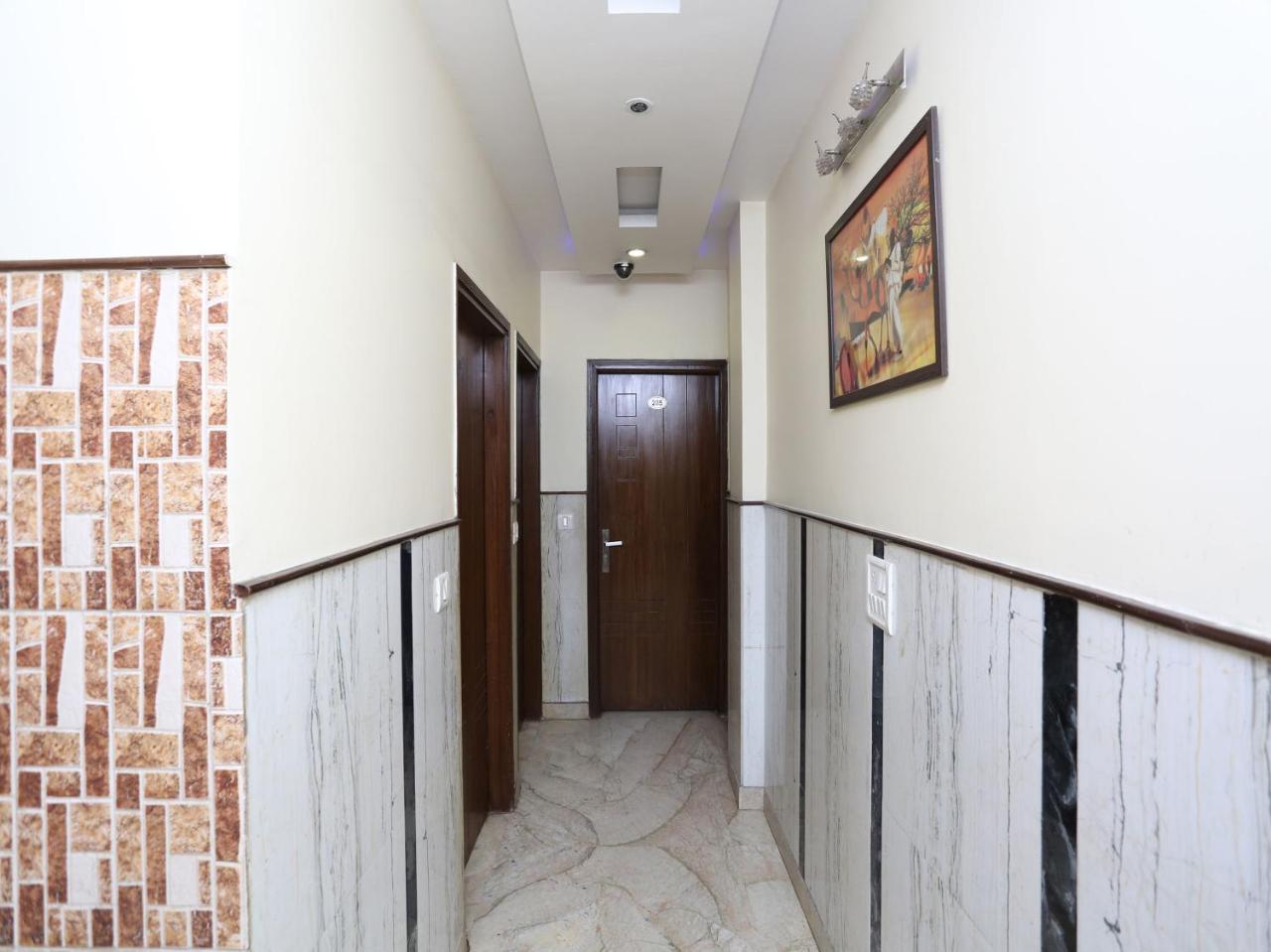 Hotel Guruvas Inn "Vaccinated Staff" New Delhi Exterior foto