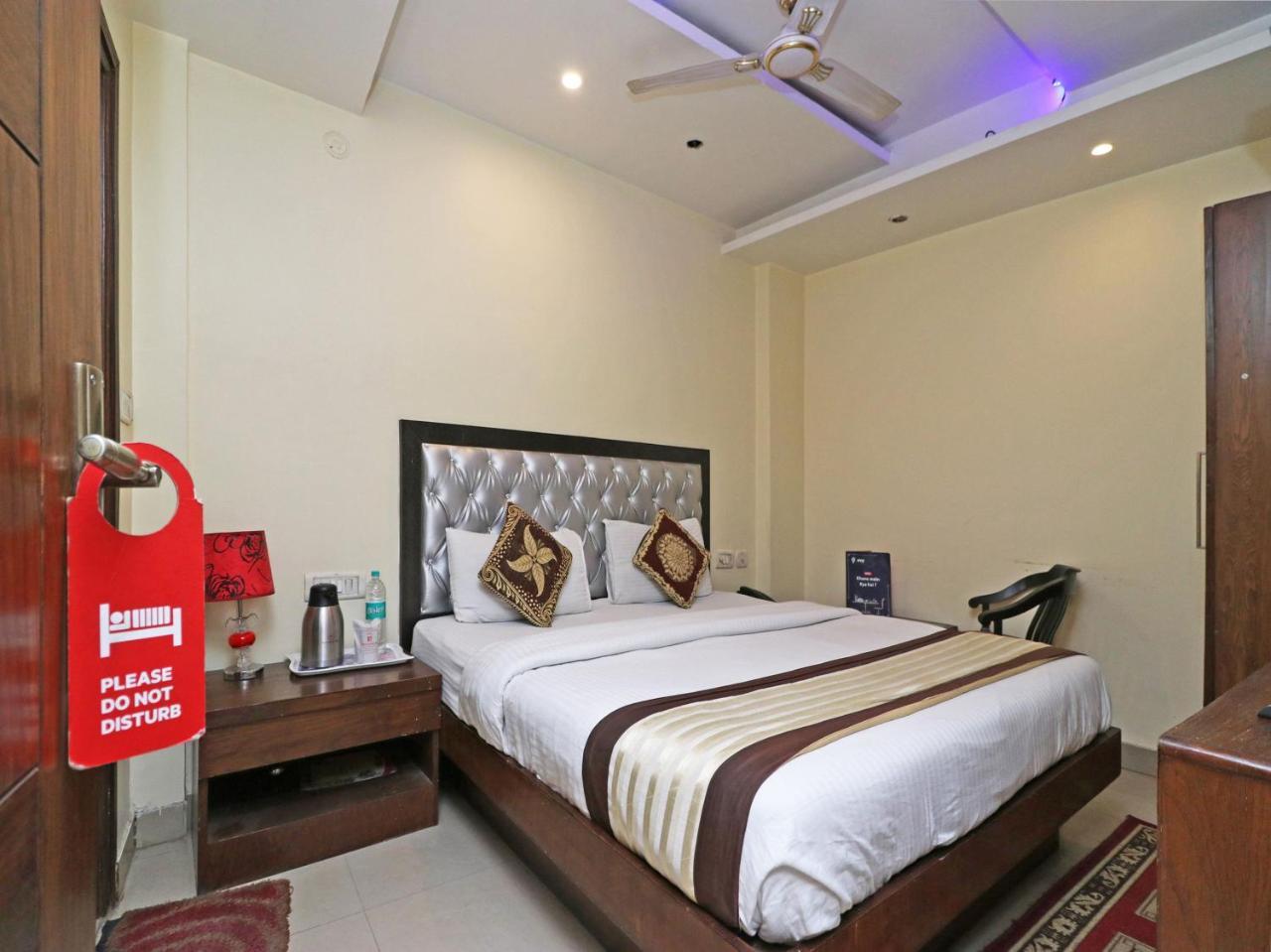 Hotel Guruvas Inn "Vaccinated Staff" New Delhi Exterior foto