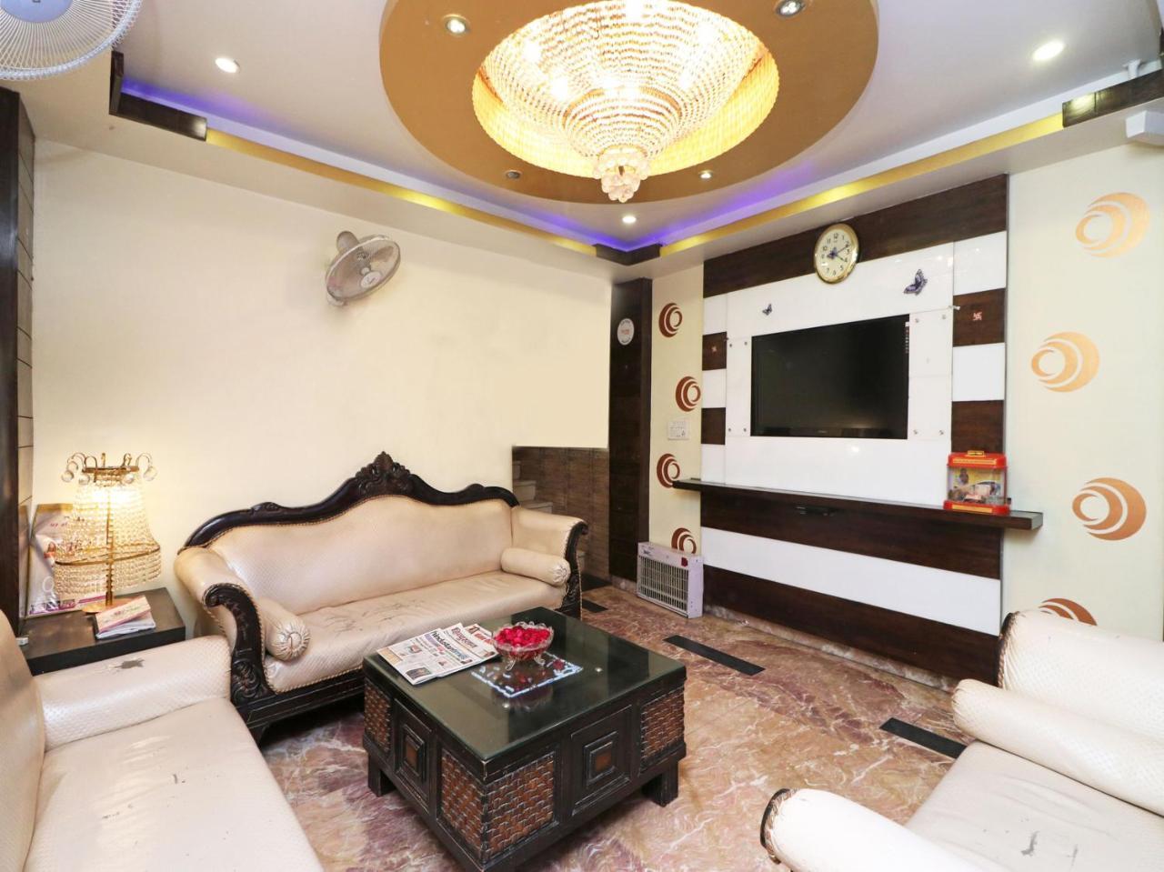 Hotel Guruvas Inn "Vaccinated Staff" New Delhi Exterior foto