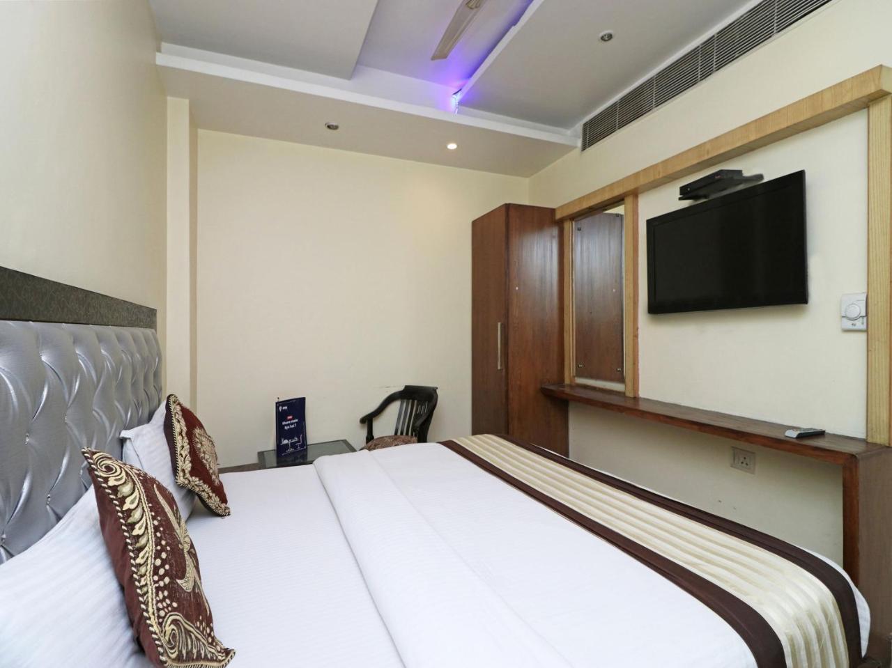 Hotel Guruvas Inn "Vaccinated Staff" New Delhi Exterior foto