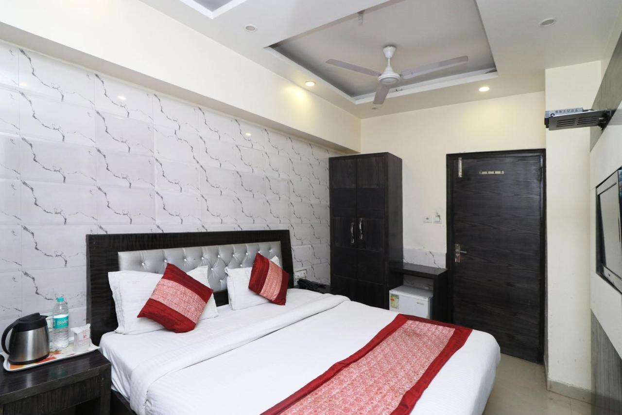 Hotel Guruvas Inn "Vaccinated Staff" New Delhi Exterior foto