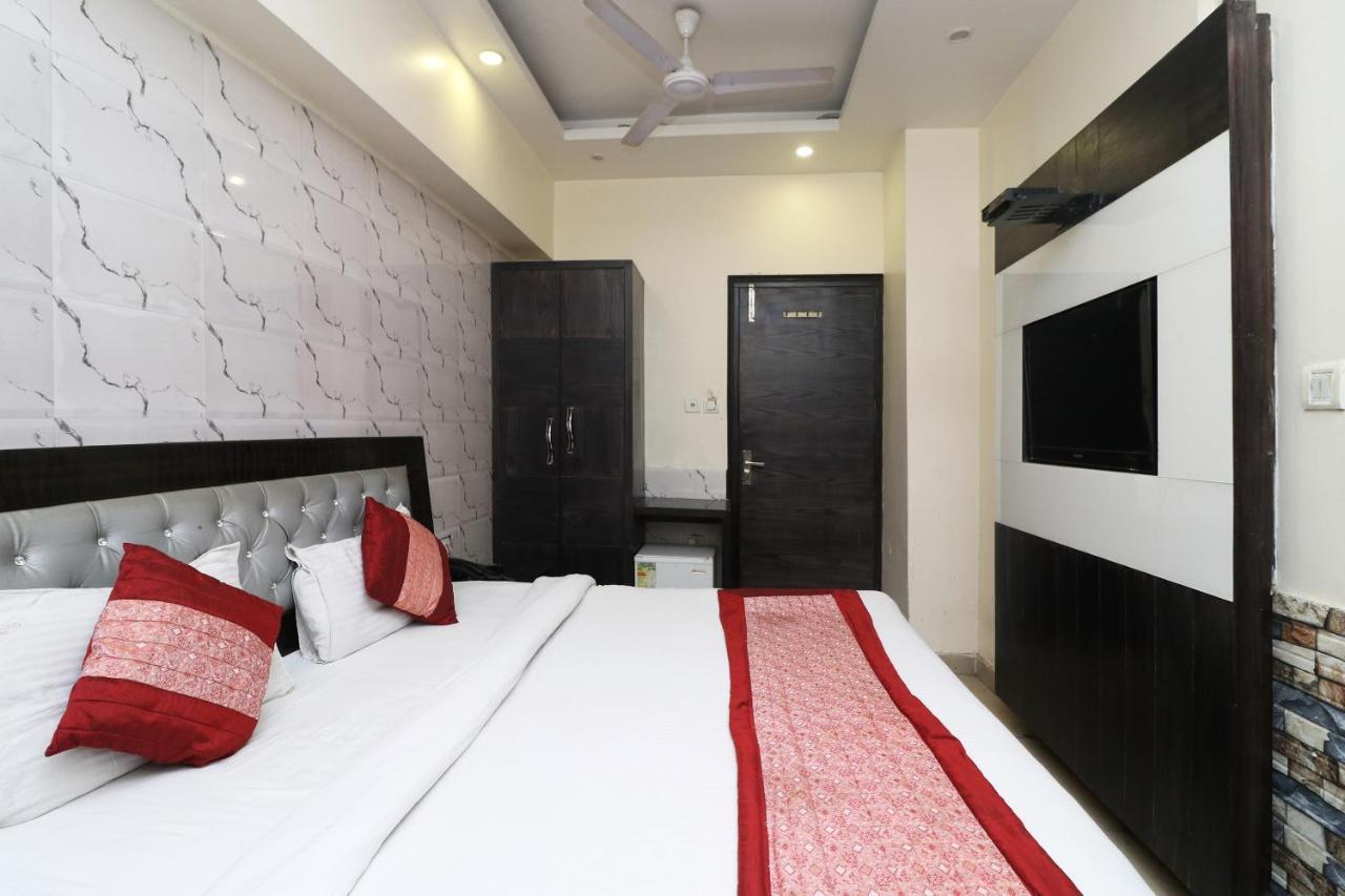 Hotel Guruvas Inn "Vaccinated Staff" New Delhi Exterior foto