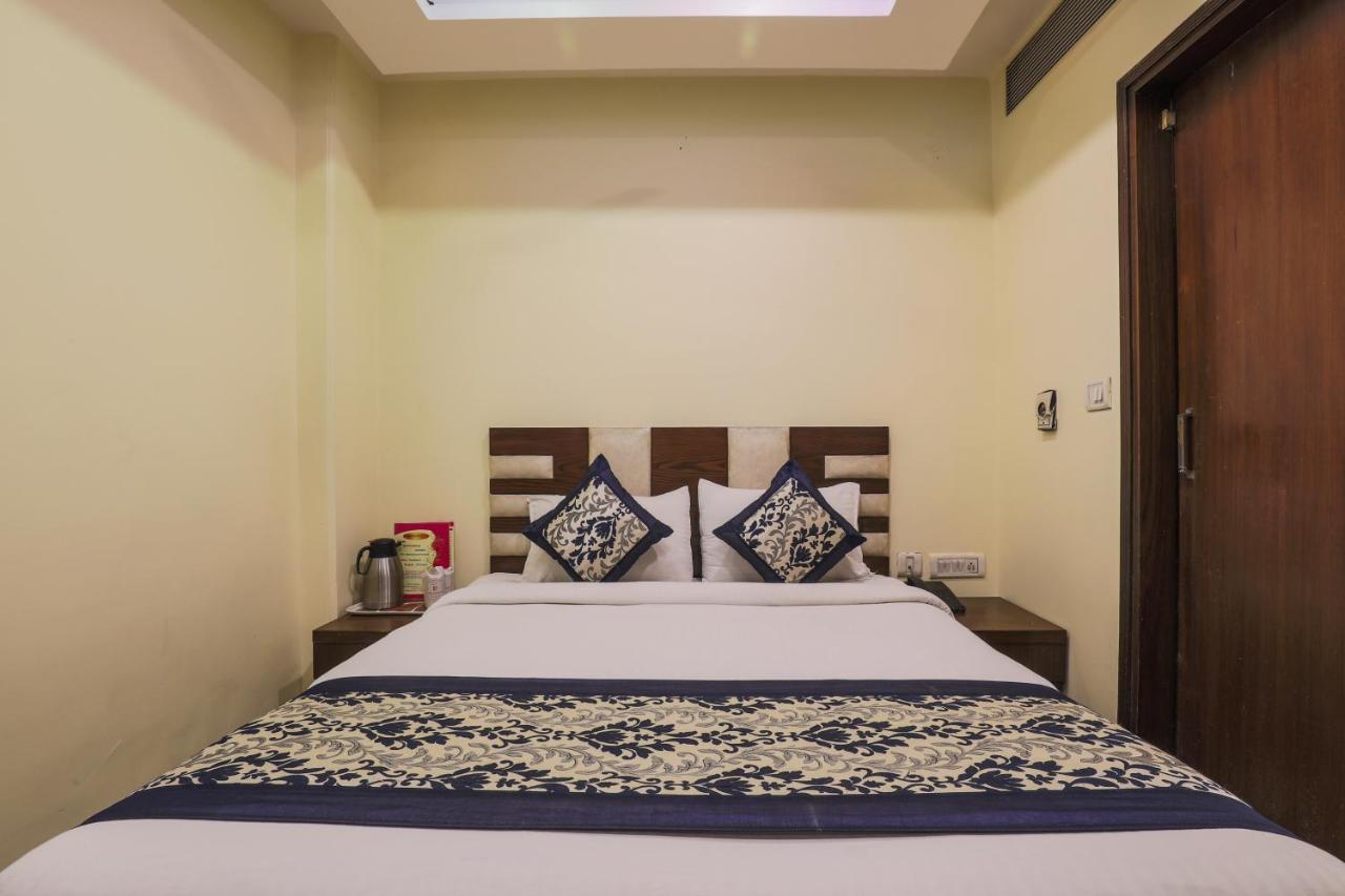 Hotel Guruvas Inn "Vaccinated Staff" New Delhi Exterior foto
